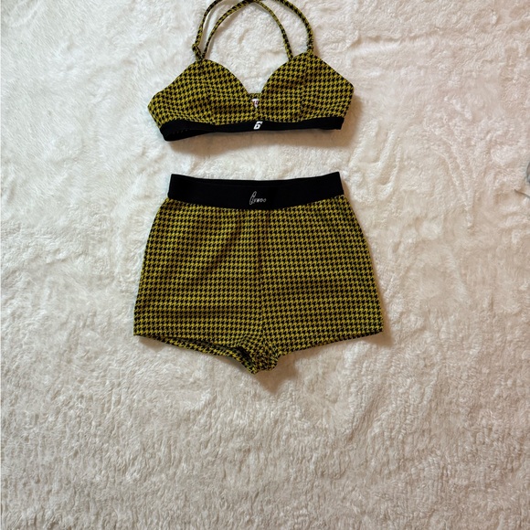 Gsuwoo yellow and black 2 piece - Picture 1 of 1
